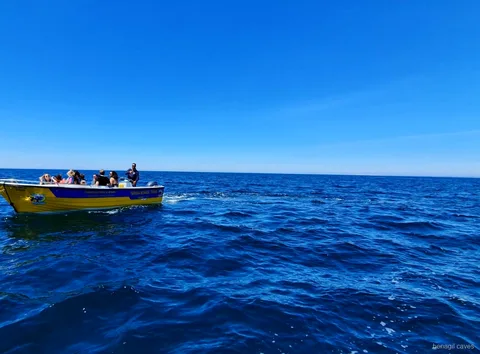 Passengers approaching Algar de Benagil on the express boat tour