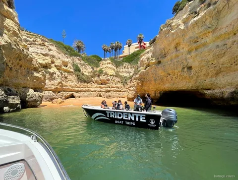 Albandeira-boog gezien tijdens de Benagil Grotten Verborgen Stranden Tour